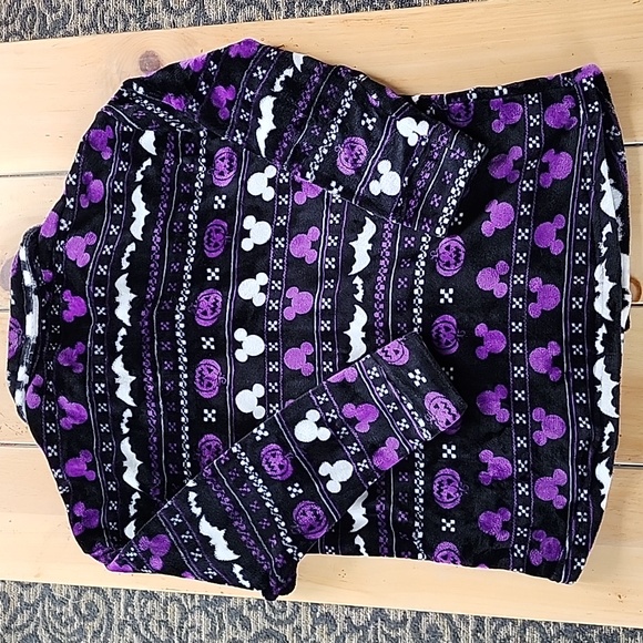 NWOT Disney Halloween Mickey Mouse & Friends Button Up Top Black Purple Sz XL - Picture 9 of 11